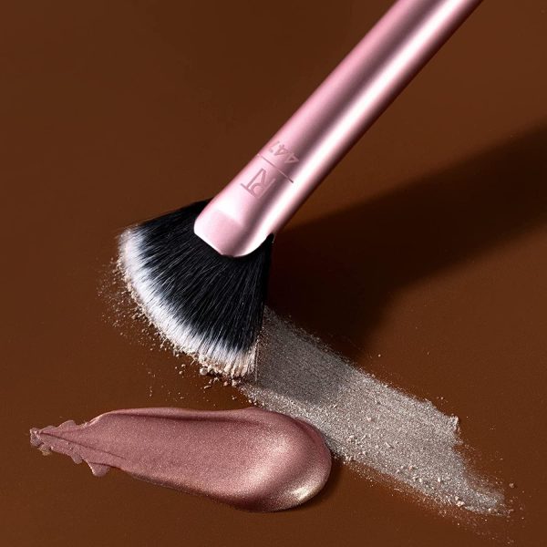 Real Techniques Sheer Radiance Fan Makeup Brush 6