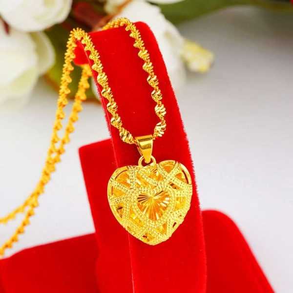 24K Gold Plated Exquisite Charm Round Heart Pendant With Twisted Chain Necklace For Women